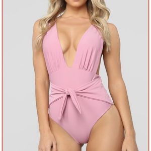 ✨NWOT✨ FASHION NOVA one piece swimsuit